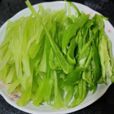 萵筍炒肉的做法,
