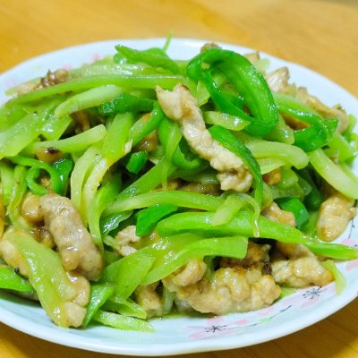 萵筍炒肉的做法,