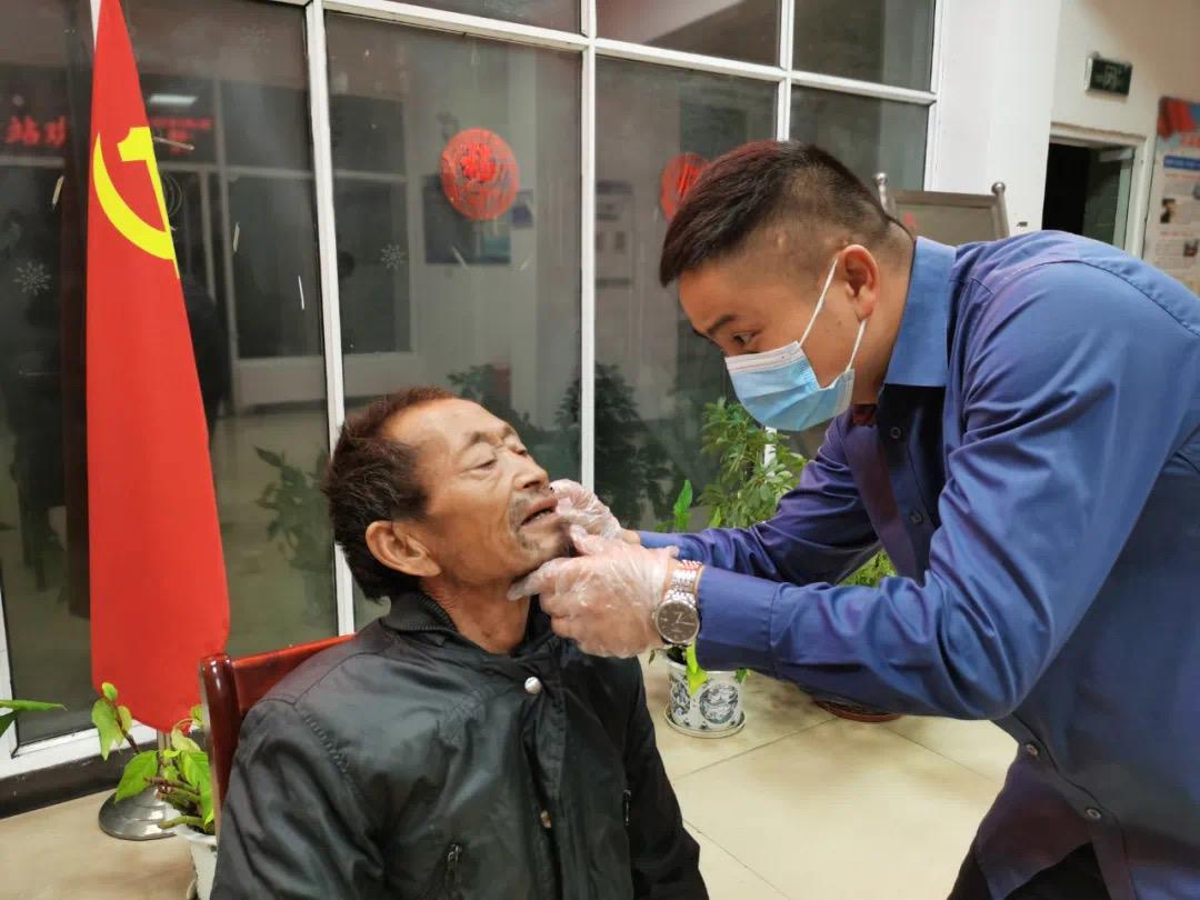 气大！七旬老人从广东负气出走徒步400公里，5天没吃饭，被高速工作人员救下