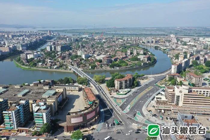 汕头汽车总站迎来客流高峰，10月17日交通繁忙有序