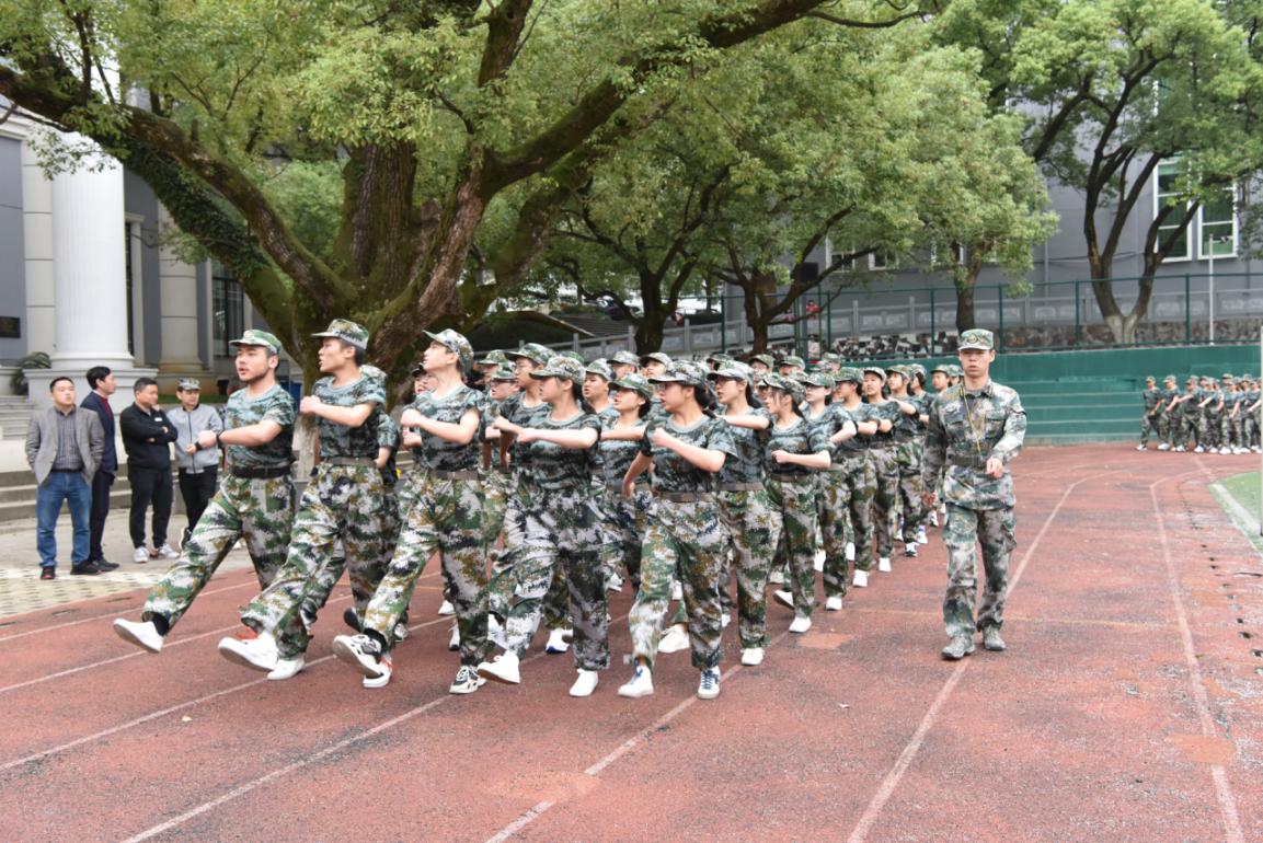 九江市同文中學(xué)舉行2021級(jí)高一新生軍訓(xùn)會(huì)操(圖4) 九江市同文中學(xué)舉行2021級(jí)高一新生軍訓(xùn)會(huì)操(圖4)