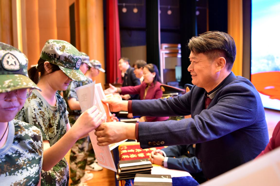 九江市同文中學(xué)舉行2021級(jí)高一新生軍訓(xùn)會(huì)操(圖7) 九江市同文中學(xué)舉行2021級(jí)高一新生軍訓(xùn)會(huì)操(圖7)