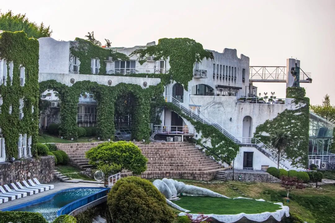 哥伦波太湖城堡弥漫着浓郁的地中海风情绘画,雕塑,艺术品充满整个城堡
