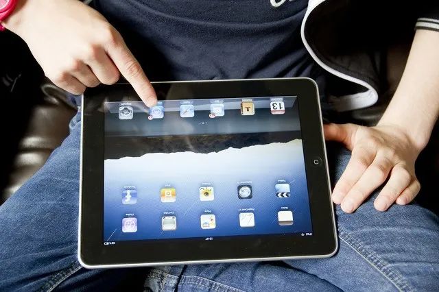 男子冒充童星“星探”专拍女童不雅照！“隔空猥亵”获刑十年！