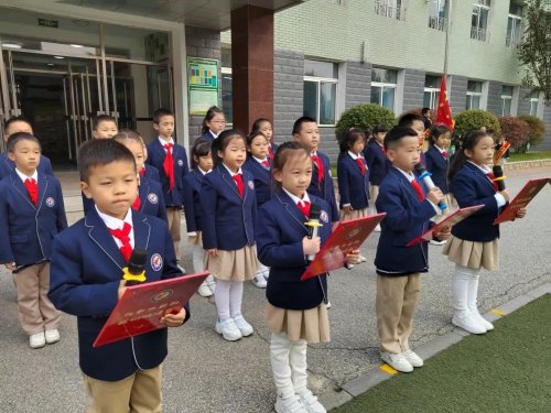 皇姑區(qū)童暉小學(xué)南校區(qū)主題升旗儀式(圖3) 皇姑區(qū)童暉小學(xué)南校區(qū)主題升旗儀式(圖3)