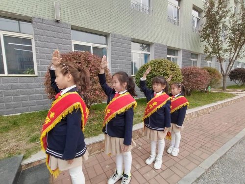 皇姑區(qū)童暉小學(xué)南校區(qū)主題升旗儀式(圖8) 皇姑區(qū)童暉小學(xué)南校區(qū)主題升旗儀式(圖8)
