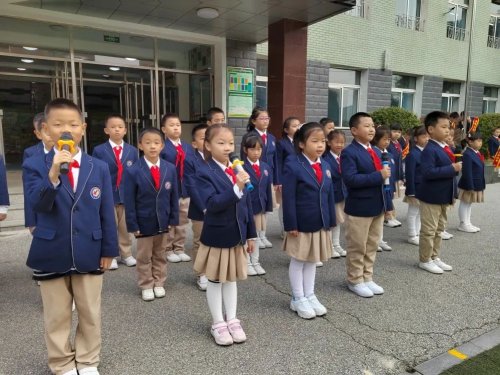 皇姑區(qū)童暉小學(xué)南校區(qū)主題升旗儀式(圖11) 皇姑區(qū)童暉小學(xué)南校區(qū)主題升旗儀式(圖11)