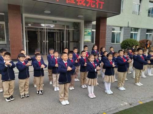 皇姑區(qū)童暉小學(xué)南校區(qū)主題升旗儀式(圖13) 皇姑區(qū)童暉小學(xué)南校區(qū)主題升旗儀式(圖13)