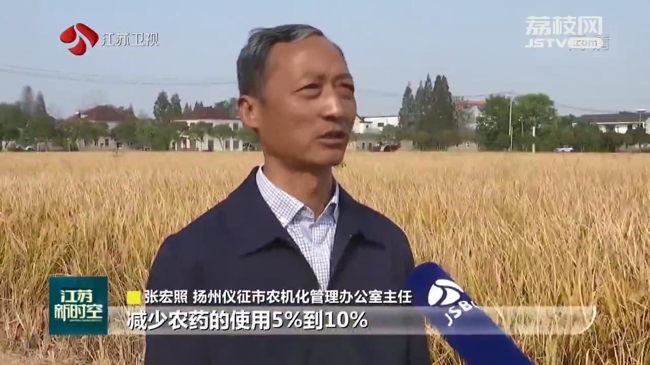 江苏水稻迎来大面积收割 无人农机“一条龙”作业 节肥减药增产