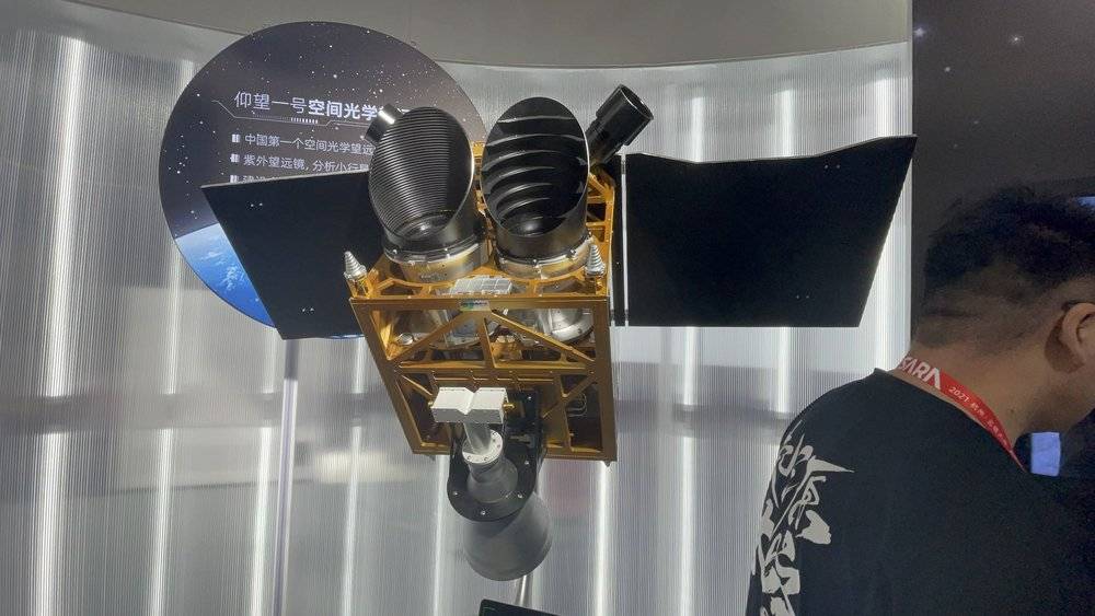 两位中国年轻科学家，决定去太空挖矿