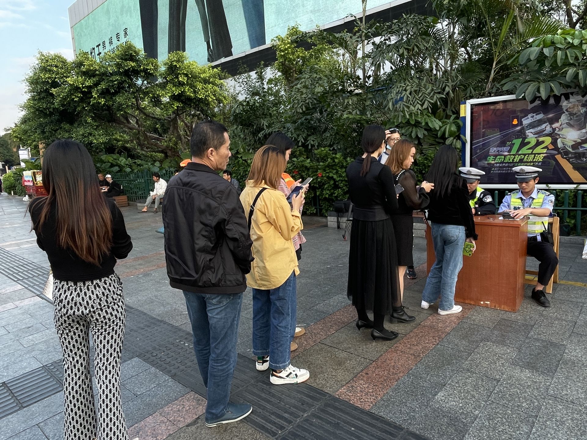 重点查处不戴头盔等交通违法行为！南宁交警开展电动车交通秩序整治行动