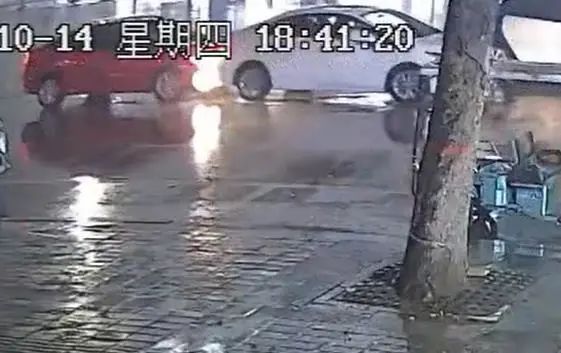 案例警示丨18岁在校大学生租车第二天肇事逃逸，刚到手半年的驾驶证就这样“夭折”了