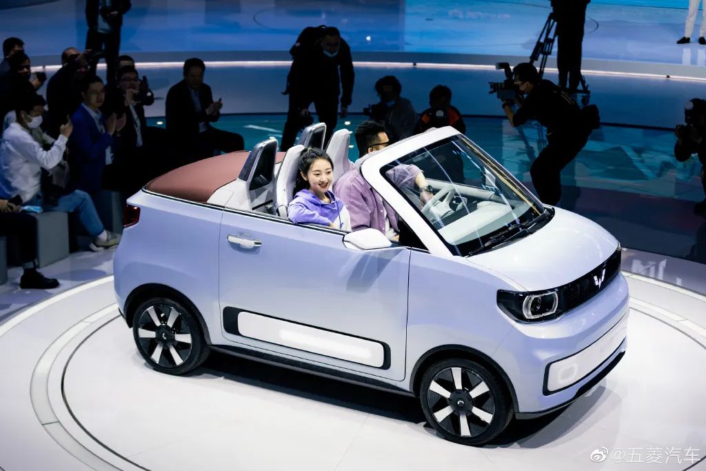 上万网红，在小红书上爆改五菱神车