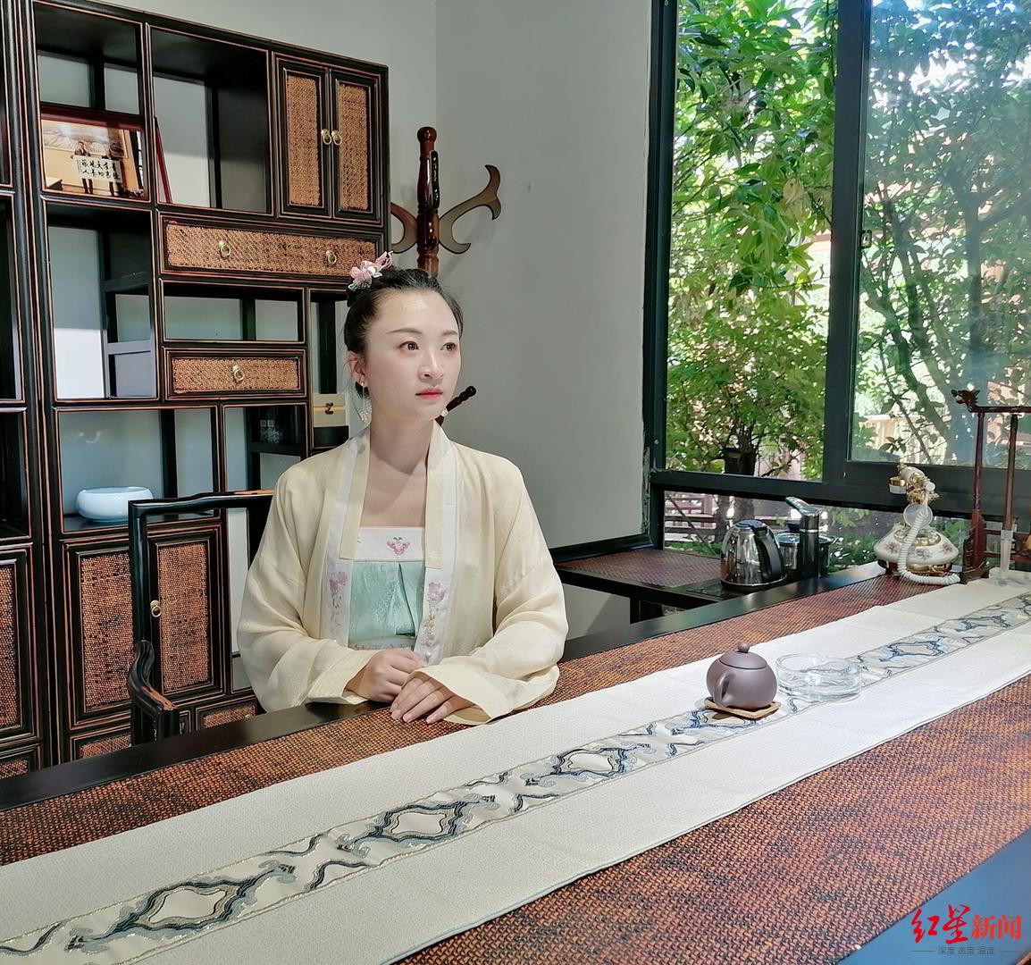 80后女孩“入圈”华服行业：成都的张弛有度，是创业机遇