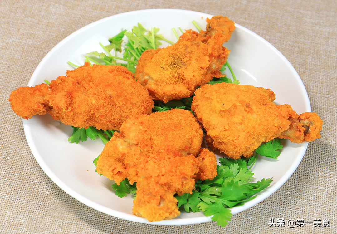 如何炸鸡腿教程（炸鸡腿零难度但却最好吃的做法分享）
