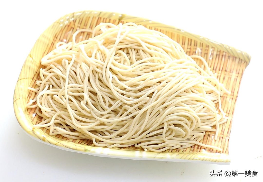 凉拌面条怎么做（做法简单又劲道酸辣爽口的凉拌面）