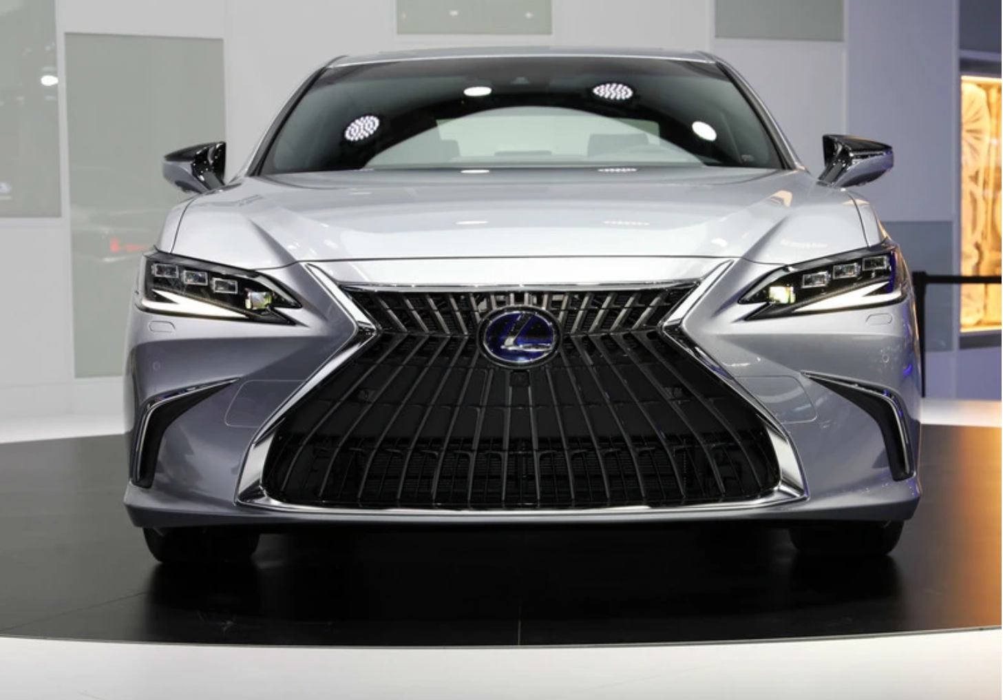 新款雷克萨斯ES预售价比老款贵不到1万元，新增多种配置，心动吗