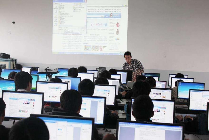 女生想学“计算机专业”，应该选计科还是软工？就业率告诉你