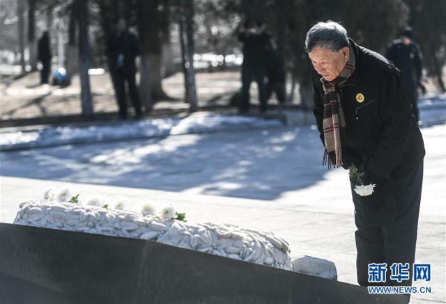 1988年，一卡车司机扶老汉被讹，众人才知雷锋是他“撞”死的