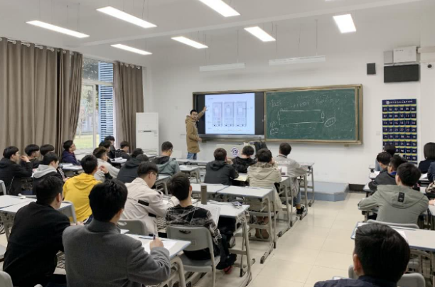 大学生不会数学题，无奈请教某宝“客服”，大学生：当客服屈才了