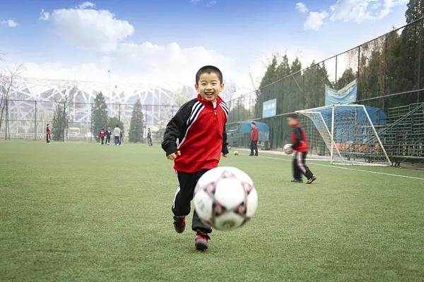 无极足球特色学校指的是什么(教育部最新公示！特色学校、特色幼儿园、试点县…祝贺)