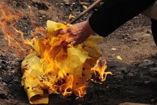 五七烧纸有什么讲究(烧五七家人都要参加吗)插图