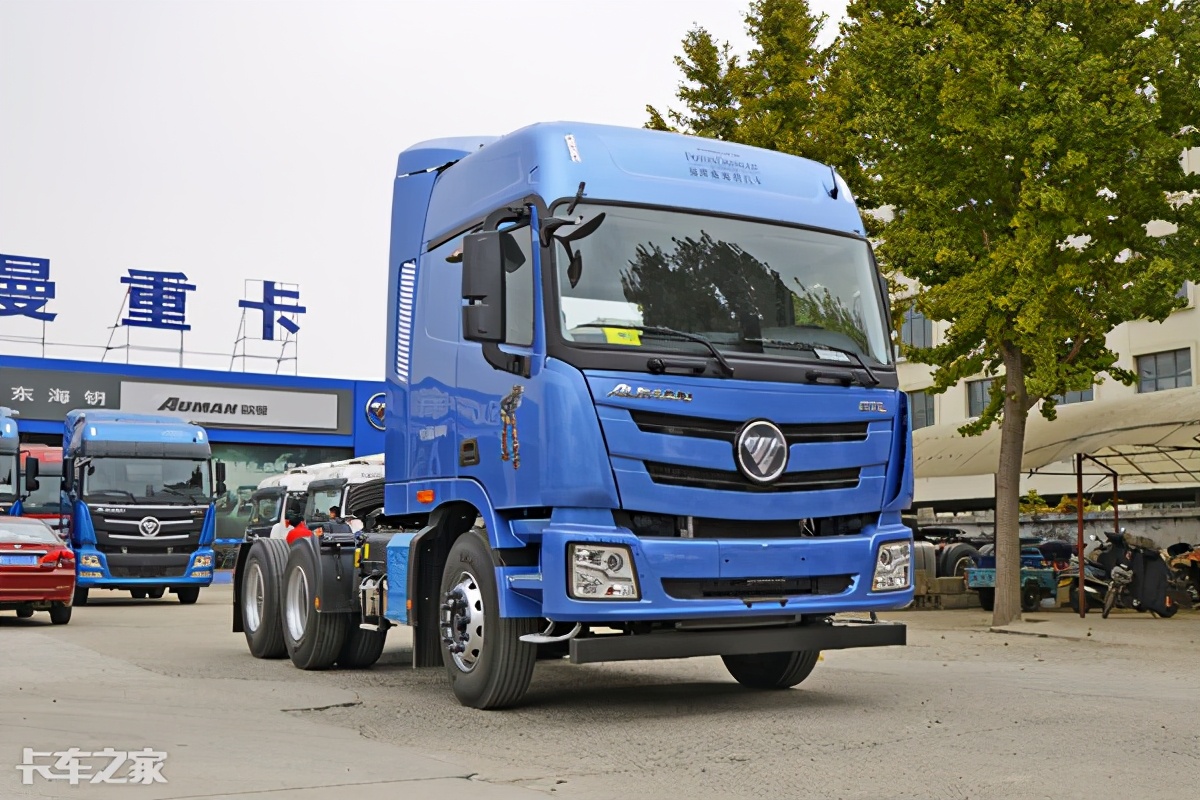 欧曼前大灯总成多少钱新旧两款欧曼gtl牵引车对比