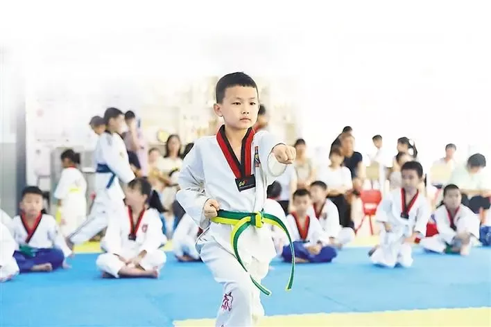 火热的青少年体育培训