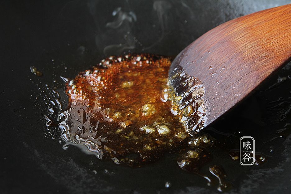 猪身上最美味的部位，和花生一起焖，鲜香营养，女人下饭男人下酒