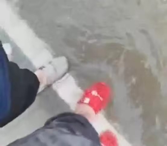 一场暴雨后最心酸的一幕，我这么爱你，你怎么会让我失望？