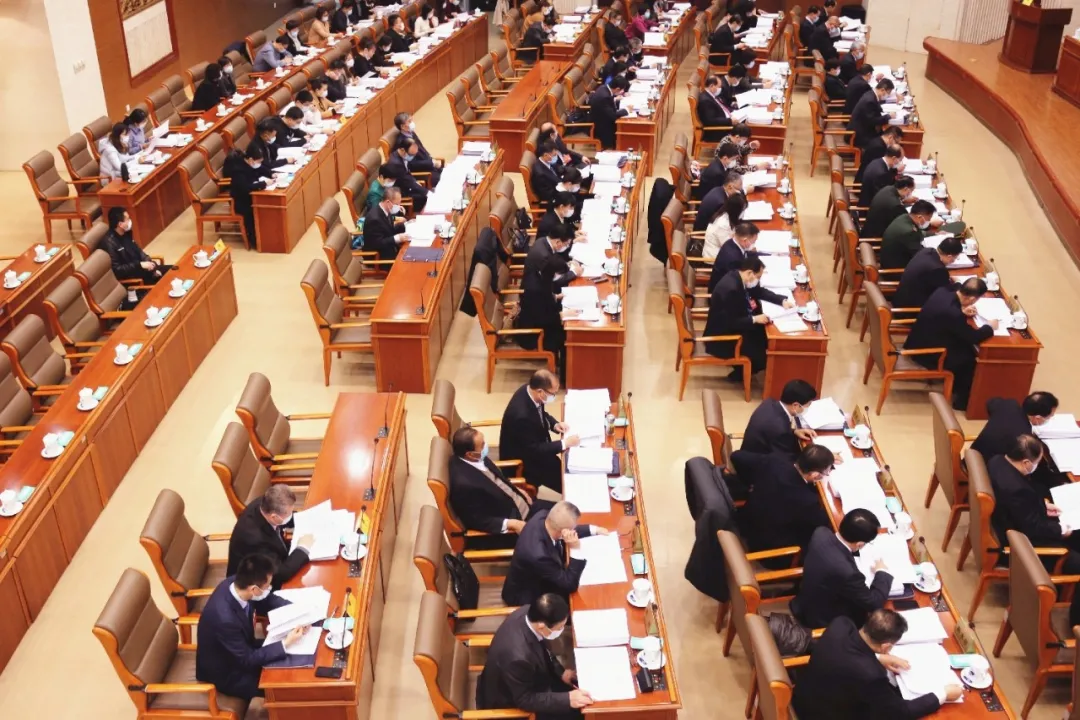 陕西省十三届人大常委会第二十九次会议举行 刘国中主持 刘小燕姜锋朱静芝郭青梁宏贤戴征社郭大为文引学出席