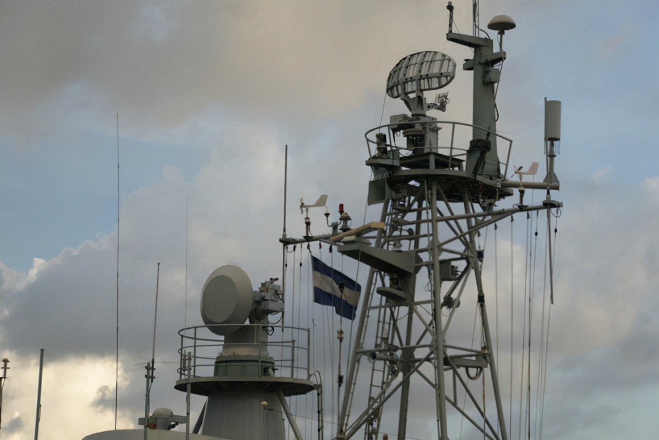 而近海日常巡防任务则交给了新一代的056型轻型导弹护卫舰