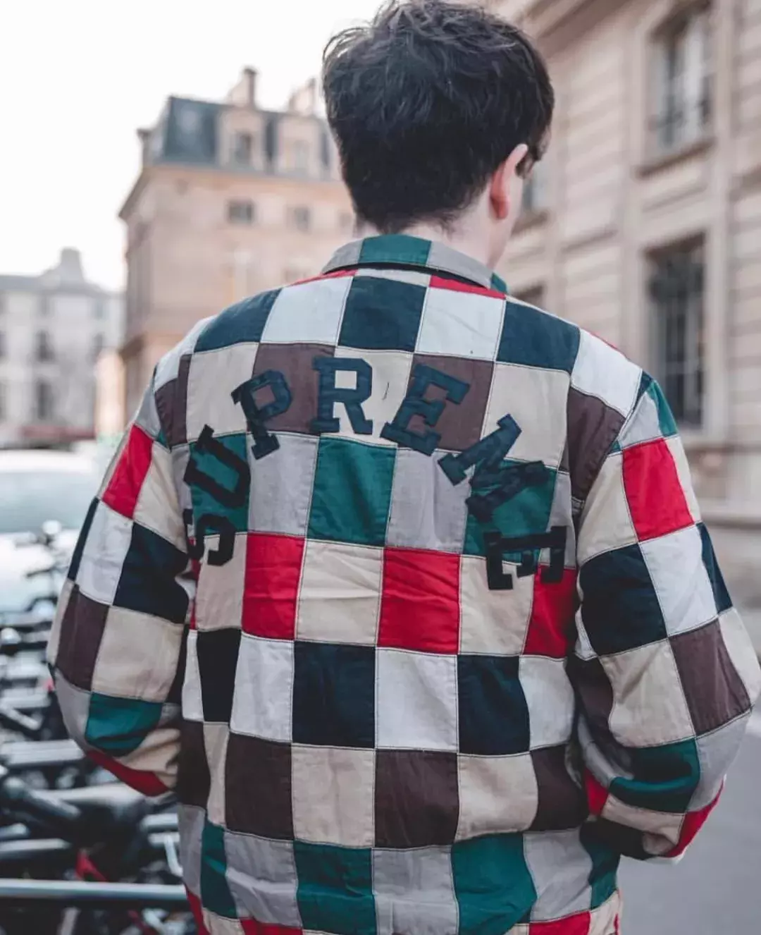 今年买 Supreme 还是 Palace ? 这是个难题