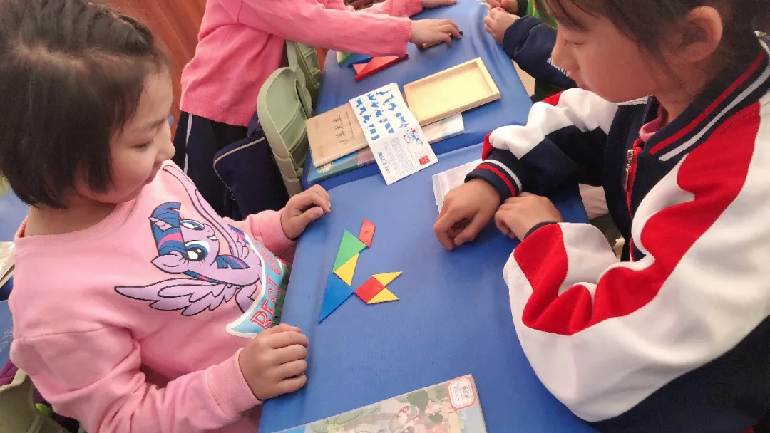 【寓教于乐】敕勒川绿地小学乌兰分校一年级开展玩转七巧板趣味拼搭活动