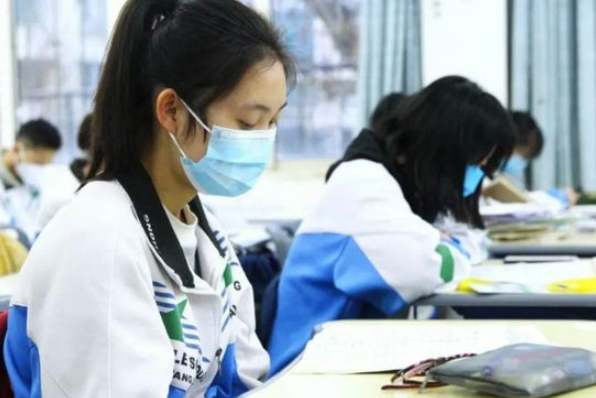 2021年高考文科生太难了，500分也将要读专科，理科生喜大普奔