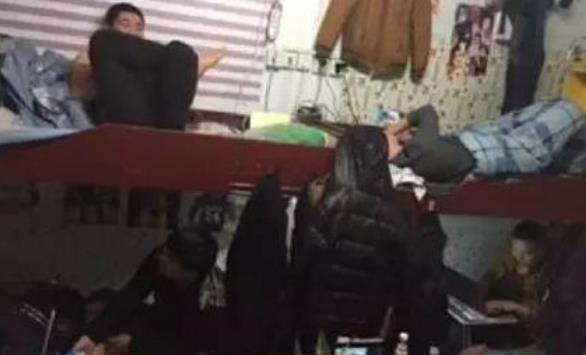 因寒碜出名的大学宿舍，部分图片引起不适，堪比招生“减”章
