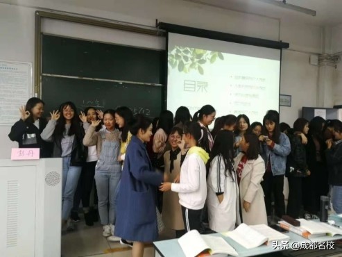 电子科大成都学院：温暖心育 让阳光照进心里