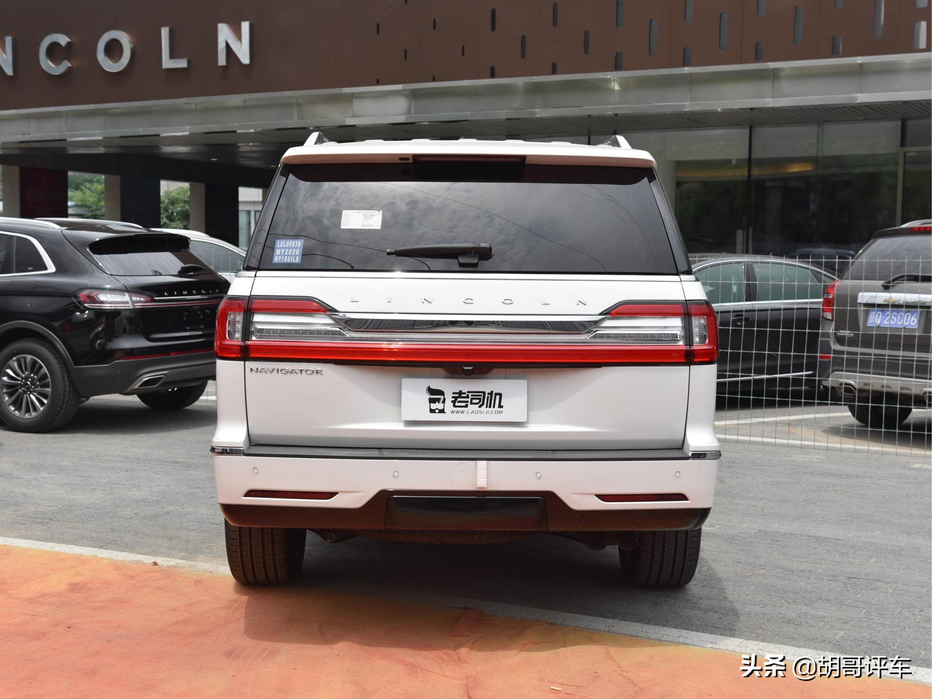 真正的全尺寸SUV，车长超过5米3，实拍林肯领航员