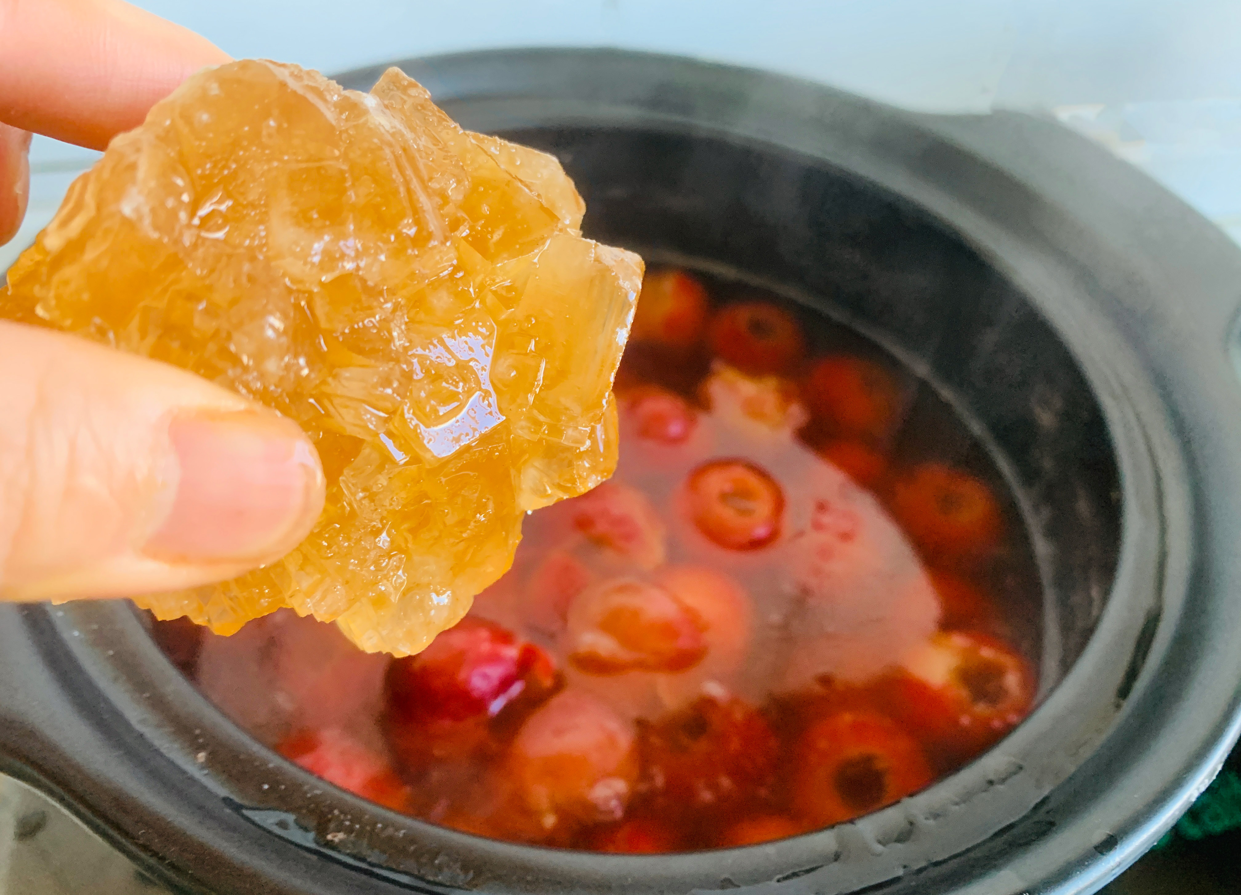 山楂不要晒干了，这样存放，明年也有鲜果吃，随时能做罐头、果酱