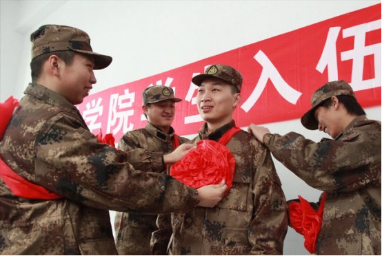 大学生入伍当兵，要多少年才能安排工作？超过一定年限才有机会