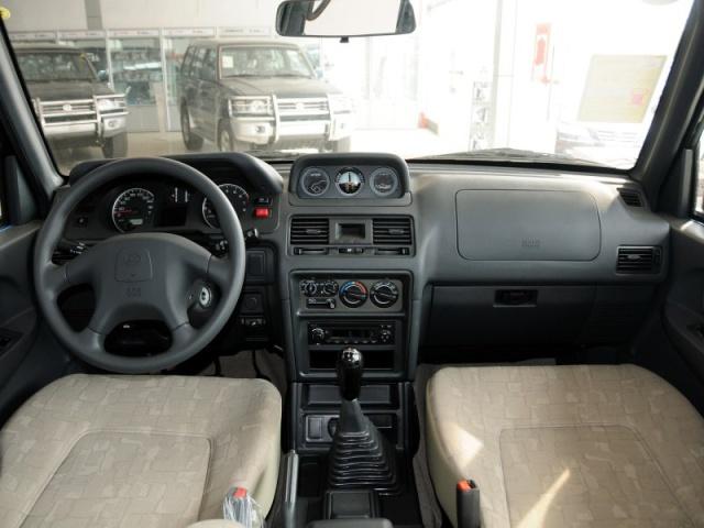 猎豹硬派越野6481,虽然内饰一般,但车身非常出色