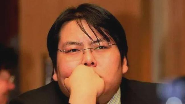 山西首富魔幻人生：父亲被枪杀、迎娶女明星、如今全民都想活捉他