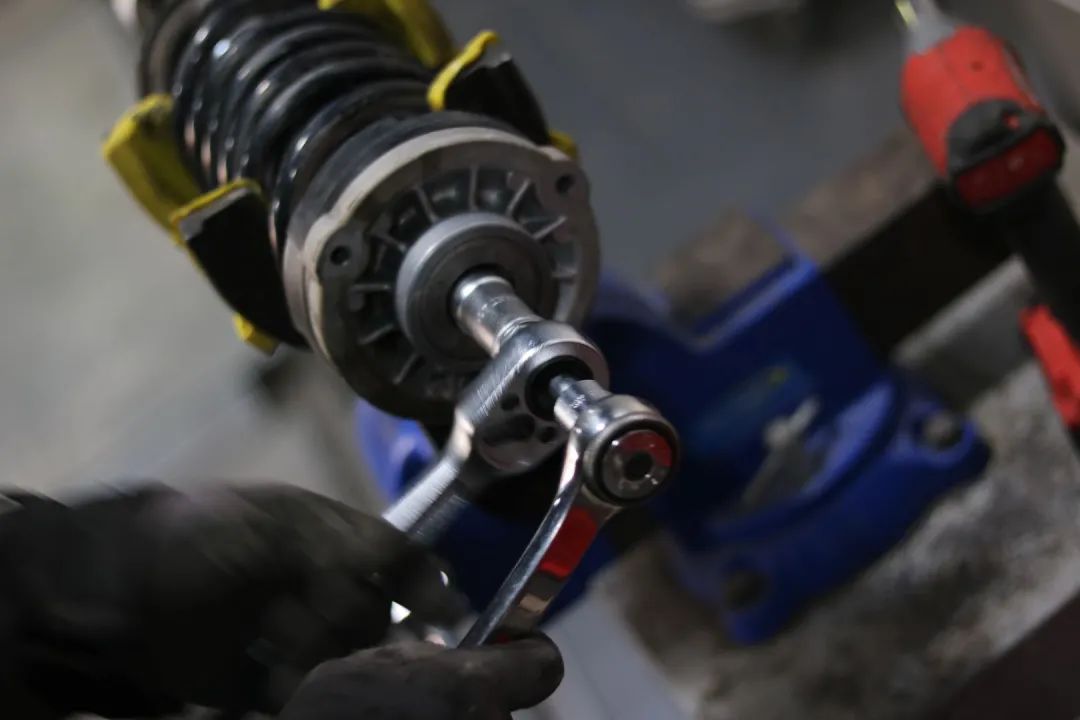 怪兽修车：翻新一辆13年的二手宝马5系，耗时25天完美复活它