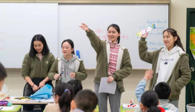 北大校花毕业照走红，颜值才华双双在线，没想到评论区却翻车了