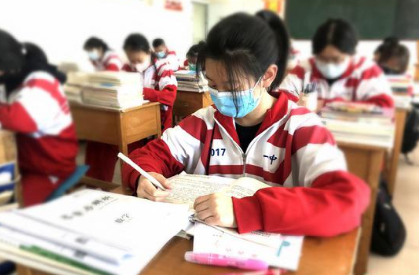 英语或将被踢出高考，教育部做出回应，家长：用处不大应该取消