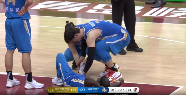 cba为什么强度那么低(CBA强度有多大？前NBA首发控卫跑抽筋，对手瘫倒，王猛：歇会儿吧)