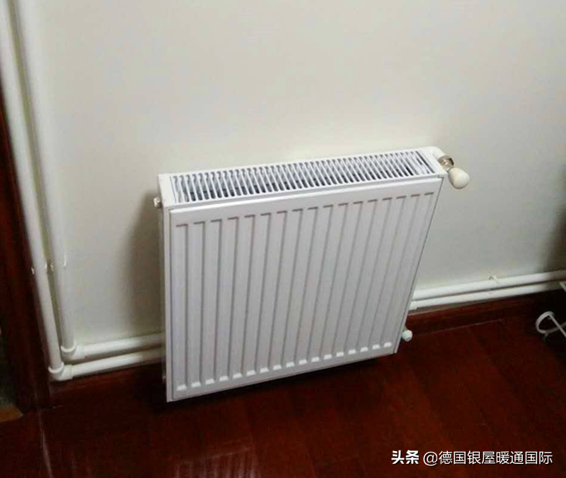 暖气片影响装修效果，地暖抬高地面，墙裙式暖气片和装饰融为一体