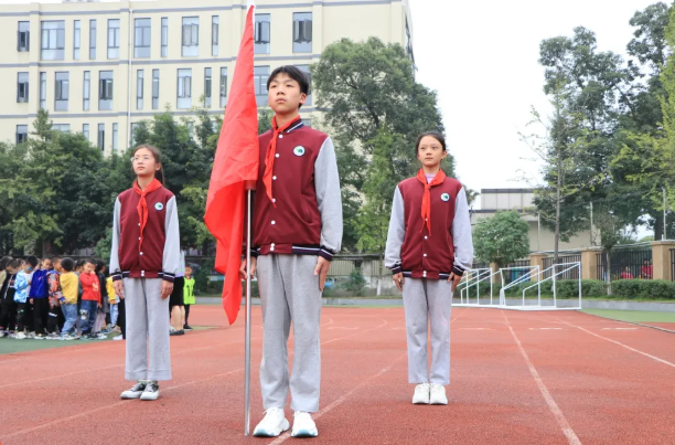 成都市各学校开展“少年先锋队建队日”系列活动