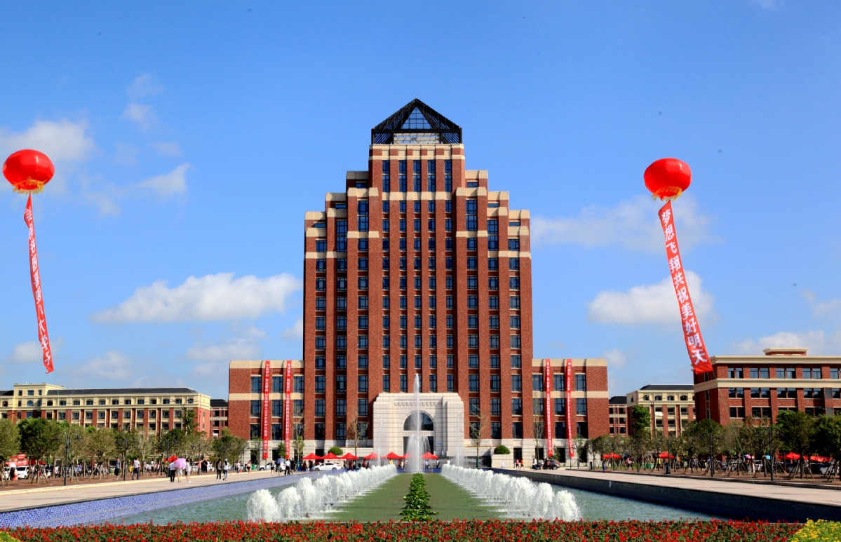 做大做强南通大学，组建南通理工大学，打造江苏未来高教强市