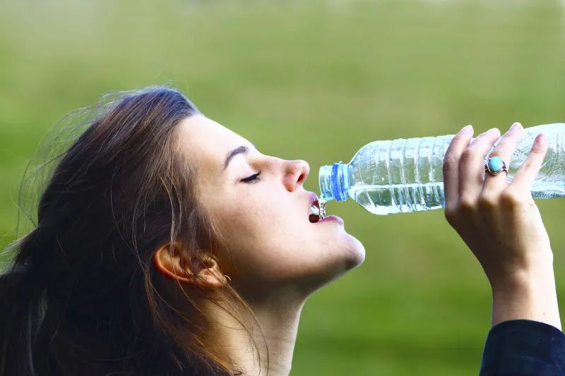 《三十而已》喝水也有鄙视链！不同的水到底有什么差别？